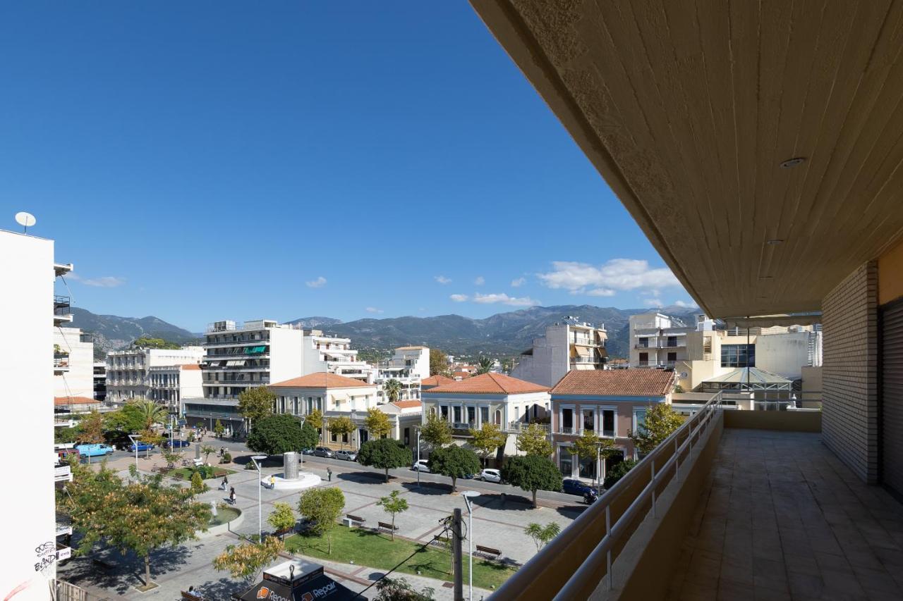 Spacious View Of Central Square Kalamata Dış mekan fotoğraf