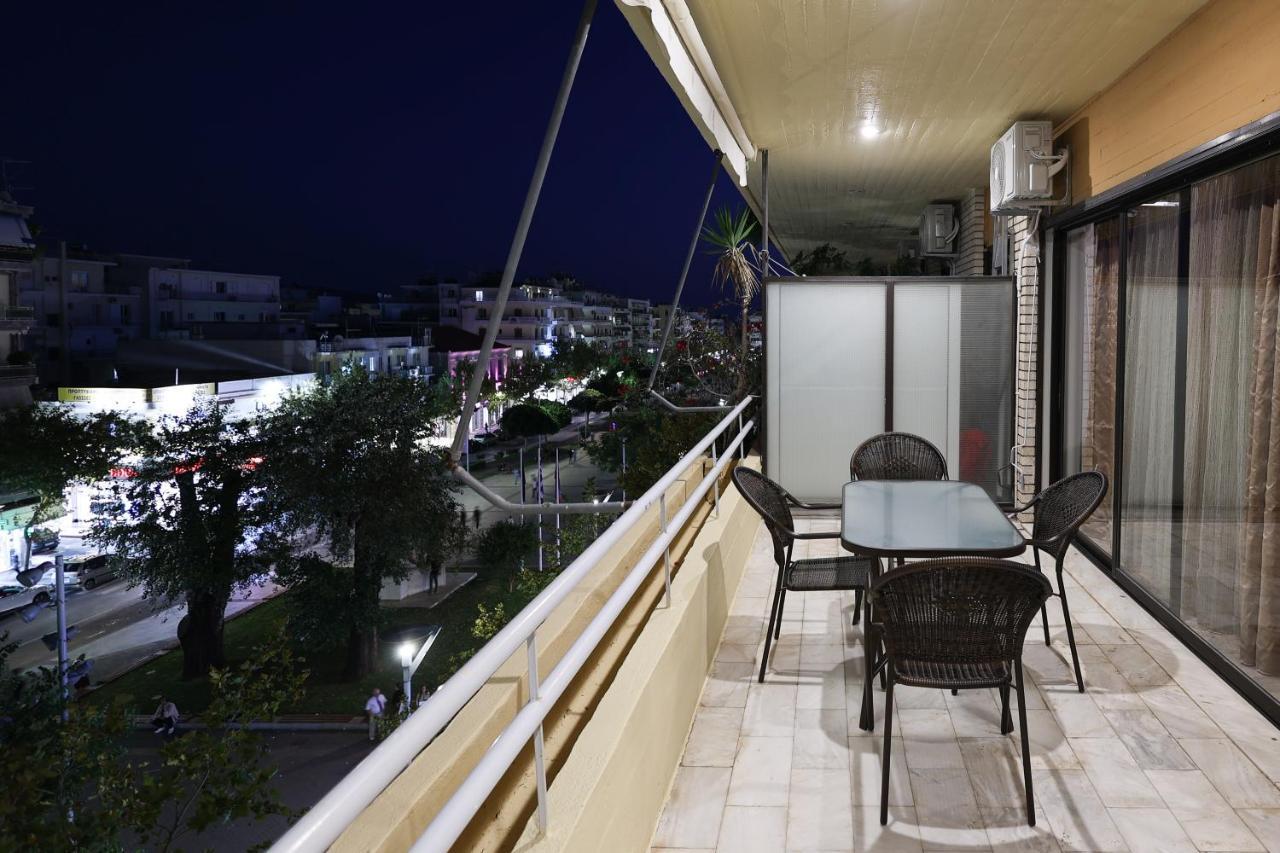 Spacious View Of Central Square Kalamata Dış mekan fotoğraf